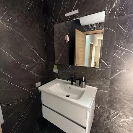 Modern In The Centre Apartment